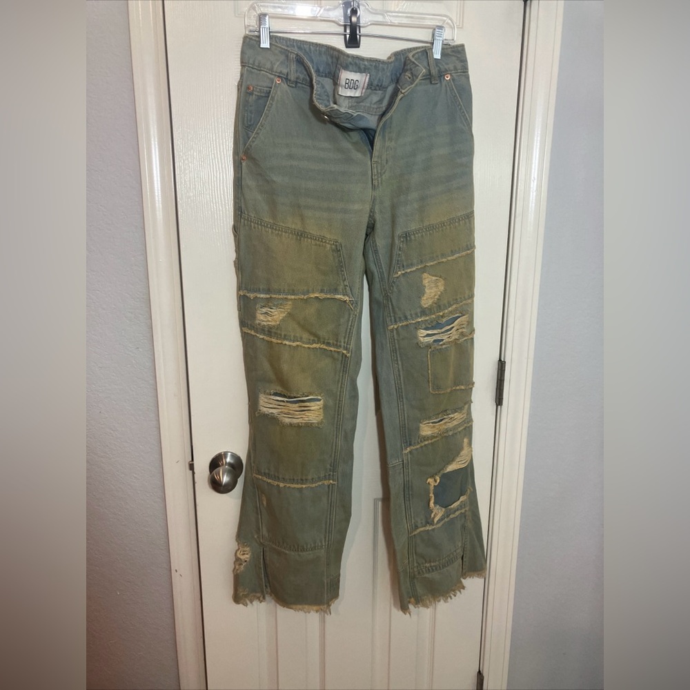 Urban outfitter BDG Olive Distressed Relaxed Jeans boot cut size 30. 012025-0023